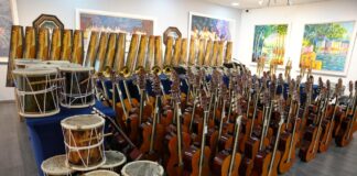 Cultura entrega instrumentos musicales en La Romana