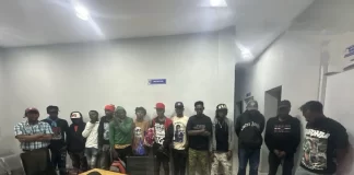 PN agarra dos hombres llevando 11 haitianos ilegales en yipeta en Barahona