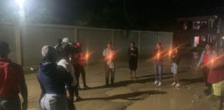 Junta de vecinos del Golfo de Santa Fe, en SPM, realiza encendido de velas en reclamo arreglo de calles