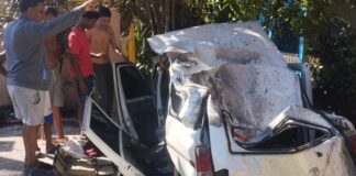 Accidente en Barahona deja cinco heridos, incluyendo tres agentes policiales