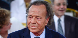 «El ginecólogo nos chequeó todo»: Detalles impactantes del escándalo de agresión sexual que salpica a Julio Iglesias