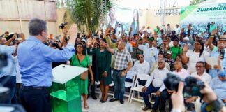 Leonel Fernandez juramenta a Rosangela Celestino Pierret (Chamby) y cientos de nuevos miembros este domingo en el municipio Quisqueya