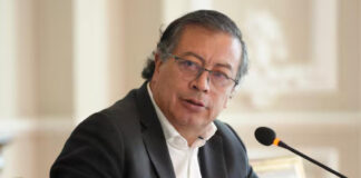 Presidente de Colombia asegura que escapó de un intento de asesinato