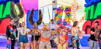 Carnaval de Santiago inicia con un derroche de colorido y lleno de innovaciones