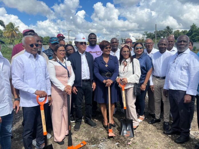Inaipi e Infraestructura Escolar inician construcción de un Centro de Atención Integral en Boca Chica