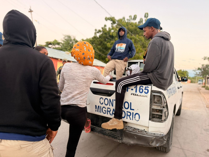 Migración dice detuvo 1,054 extranjeros indocumentados en operativos en SD y La Vega