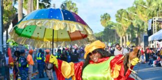 Más de 70 comparsas desfilaron llenando de creatividad y baile el Carnaval del Distrito Nacional