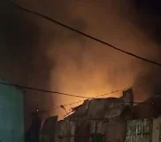 Voraz incendio arrasa con tres casas en el municipio Consuelo