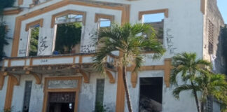 Centro de la ciudad de San Pedro de Macoris lleno basura y sumergido en el abandono