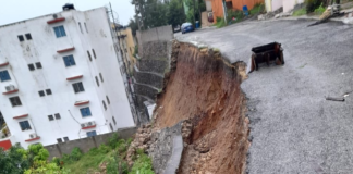 Grave accidente en Manoguayabo, denuncian barranca en calle Santa Clara que lleva años sin solución