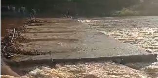 Se desborda Río Ozama; arrastra puente entre Yamasá y Don Juan