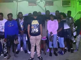 Someten ante el Ministerio Público conductor detenido con 21 haitianos indocumentados