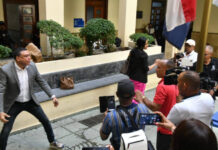 Comunicador Jhossan Capell abofetea a padre de víctima del caso Jet Set