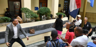 Comunicador Jhossan Capell abofetea a padre de víctima del caso Jet Set