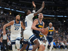 Jokic logra un triple-doble y los Nuggets evitan la eliminación ante T-Wolves