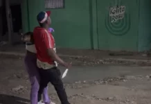 Hombre toma a mujer como rehén para no ser agredido en SPM