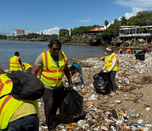 Más de 300 fundas de desechos fueron recolectadas en las playas San Gil y Montesinos