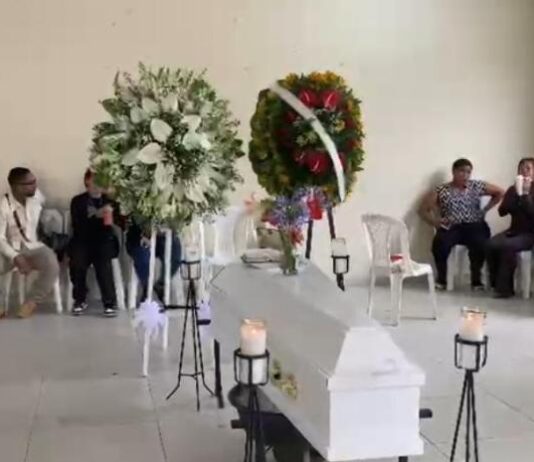 Velan restos de empleado del ayuntamiento de Santiago