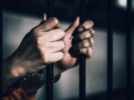 Dictan prisión para oficial policial procesado por perjurio en La Romana