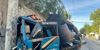Conductor de camión cisterna resulta ileso tras accidente ocurrido en Villa Central, Barahona