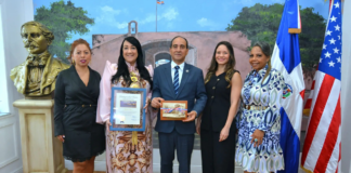 Consulado reconoce a diseñadora dominicana en Miami