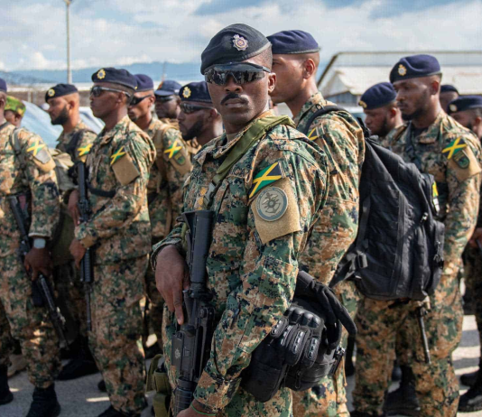 Abandonan Haití los últimos 150 policías kenianos de la misión de seguridad internacional