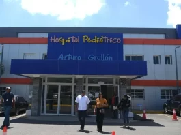 Un adolescente grave tras caer de escalera luego de que le apuntaran con una escopeta en Santiago