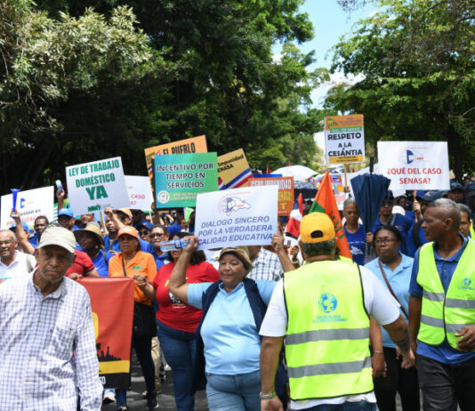Trabajadores exigen mayores salarios y que siga la cesantía