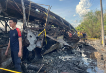 16 muertos por el choque entre un autobús y un camión en Indonesia