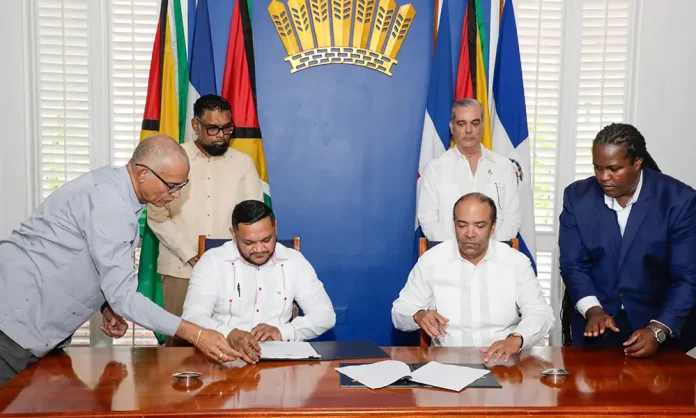 Dominicana y Guyana firman contrato para exploración petrolera