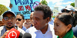 Senador de San Juan, se suma a marcha contra proyecto minero