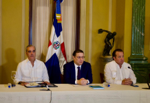 Gobierno se reúne con transportistas para evitar alza en precios del pasaje