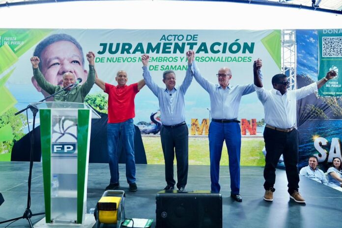 LEONEL JURAMENTA A ALTOS DIRIGENTES DEL PLD EN SAMANÁ