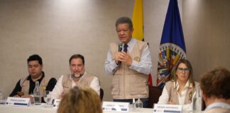 Leonel Fernández inicia trabajos de misión electoral de la OEA en Colombia previo a elecciones presidenciales