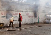 Incendio en empresa de accesorios de baños en Santo Domingo Este sigue activo tras casi 24 horas