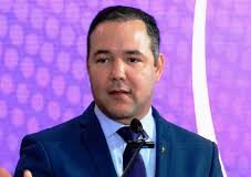 Johnny Pujols acusa al PRM de intentar debilitar a la oposición con recorte de fondos