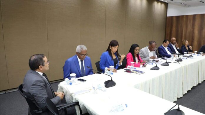 reforma-laboral-diputados-aumentan-la-licencia-por-paternidad-2add8706-focus-0-0-896-504