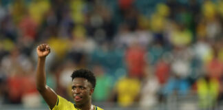 Brasil golea 3-0 a Escocia y pasa a 16avos como primero del Grupo C