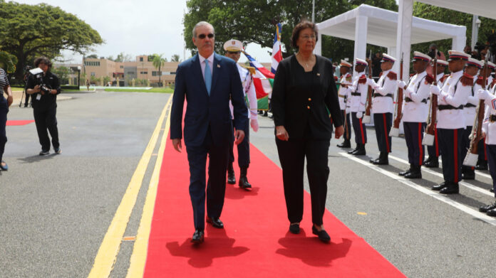 Presidente Abinader recibe a su homóloga de Surinam, Jennifer Geerlings-Simons, en su visita oficial
