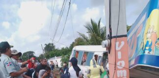 Ahora mismo: Más de veinte heridos tras guagua estrellase contra banca de lotería Hato Mayor-SPM