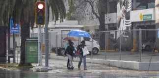 Onda tropical y vaguada provocarán aguaceros este sábado