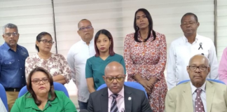 Los médicos dominicanos paralizan sus labores este martes por apresamiento de uno de sus miembro