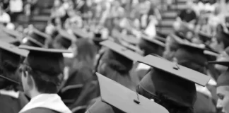 Proyecto de Ley busca prohibir condicionamiento de entrega de títulos a pago de graduación