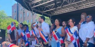Alcalde de Nueva York y líderes comunitarios participan en la Gran Parada Dominicana del Bronx