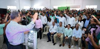 Leonel Fernandez dice “Los astros se están alineando en favor de la Fuerza del Pueblo” al juramentar dirigentes del PRM y el PLD