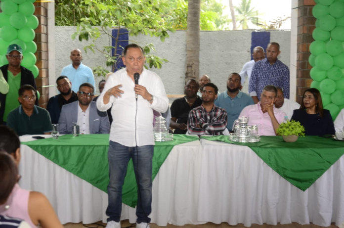 Radhames-Jimenez-Pena-durante-juramentacion-en-Azua