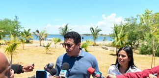 Ministro de Turismo supervisa intervención playa El Faro de San Pedro Macorís