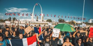 Manifestación en Plaza de la Bandera da paso al cuarto cacerolazo consecutivo en el DN
