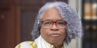 Alofoke cumple promesa y entrega vehículo a Martha Candela