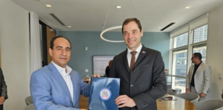 Consulado RD firma acuerdo de 150 becas en Florida